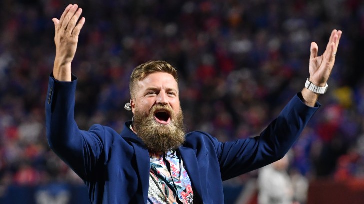 Ryan Fitzpatrick and his big hands