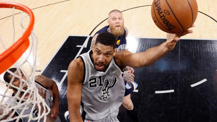 Tim Duncan shoots a shot for the Spurs