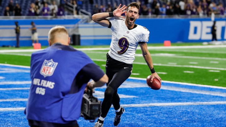 Justin Tucker kicks NFL record 66 yard field goal