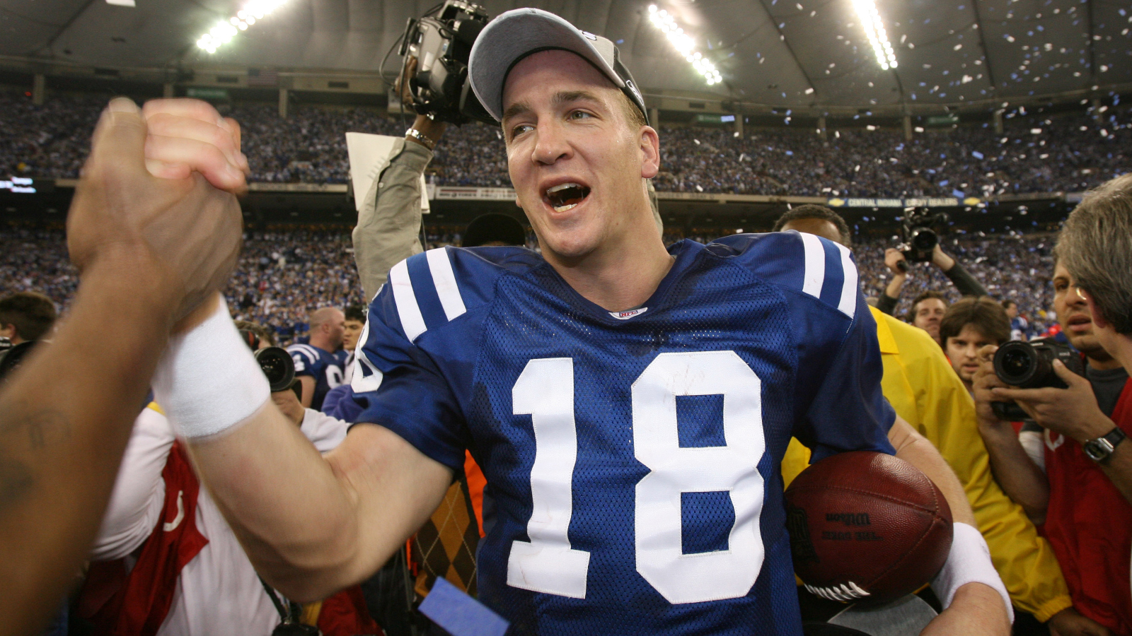 Peyton Manning owner of the longest regular season win streak in NFL history