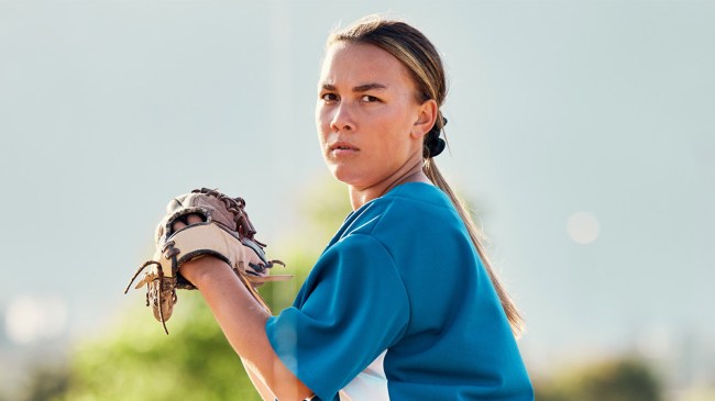womens-baseball-pitcher