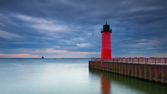 Lighthouse-Lake-Michigan