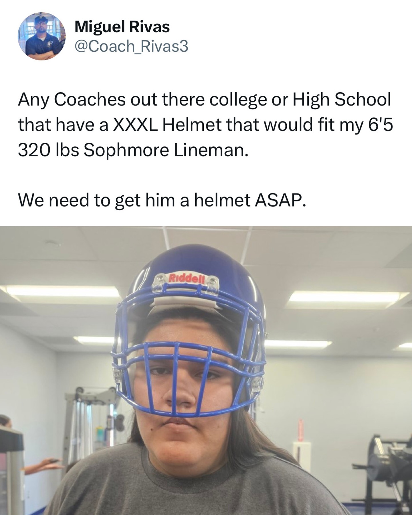 California HSFB Player With Massive Head Finally Found A Helmet