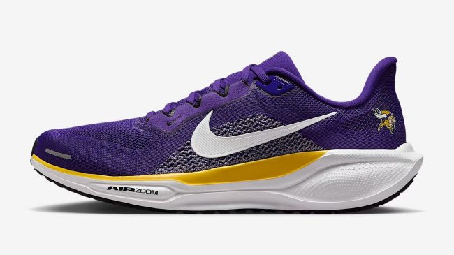 Nike Pegasus 41 shoes for Vikings in NFL Week 10