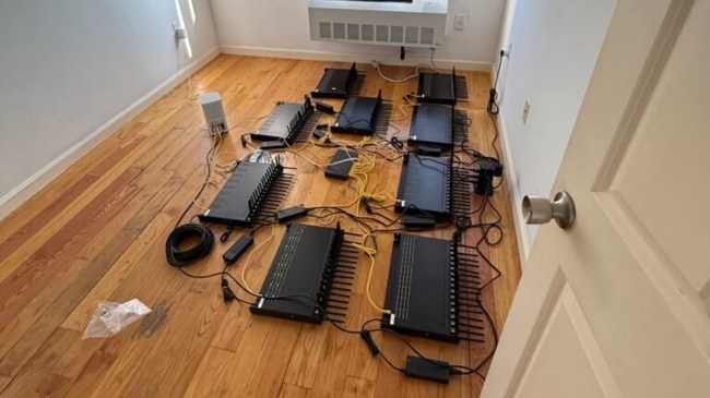 Secret-Service-cell-phone-service-threat-new-york