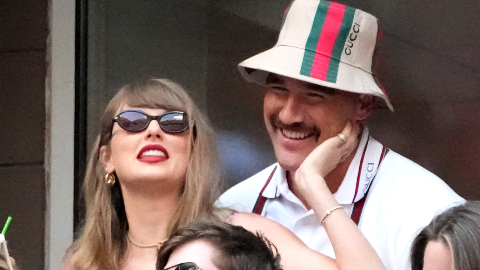 Man Charged With Jumping Fence, Trying To Serve Taylor Swift