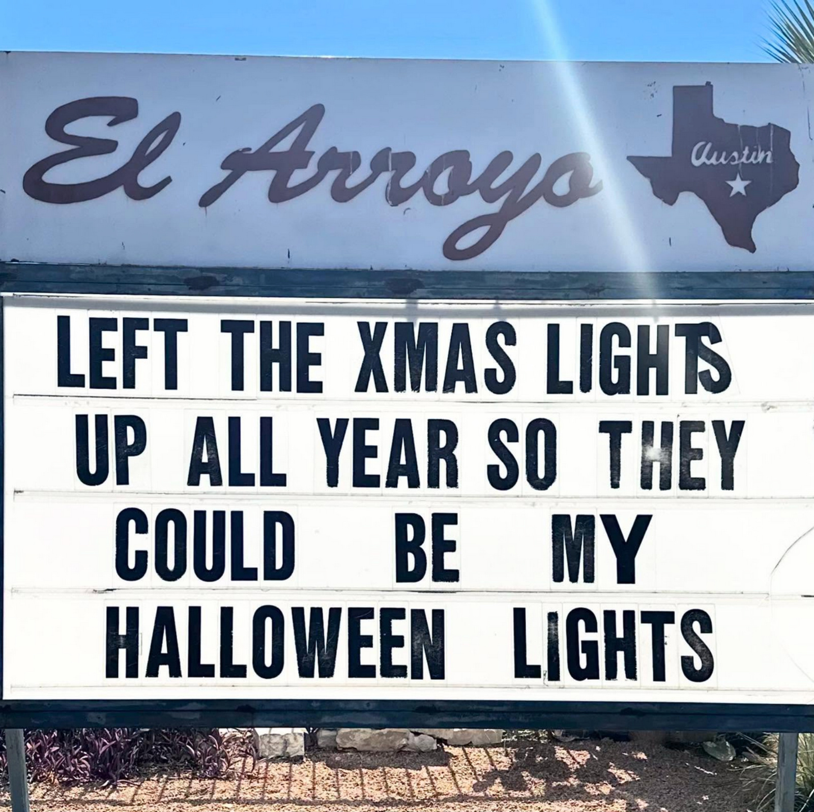 best meme about Halloween and Christmas lights