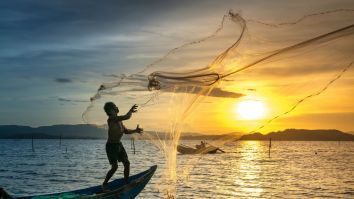 Fisherman Hid A Pearl Worth $100 Million Under His Bed For 10 Years