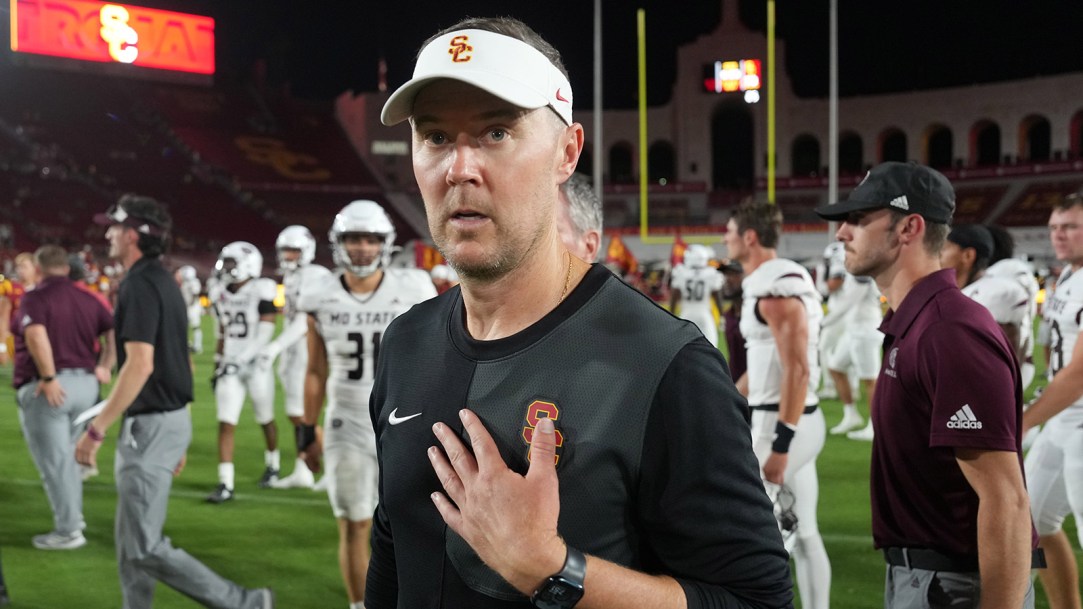 Lincoln Riley Beg Fans USC Show Up