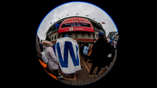marquee-before-a-Chicago-Cubs-game