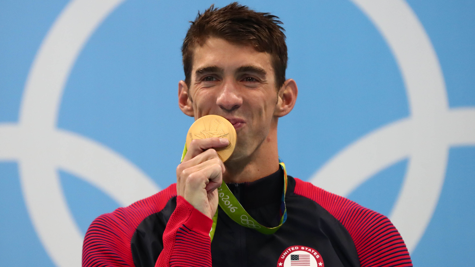 Olympics legend Michael Phelps kissing his gold medal after eating 10,000 calorie daily diet