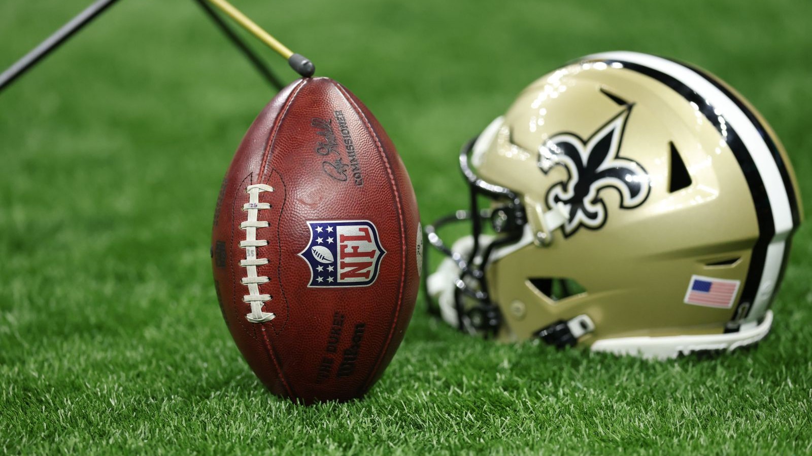 New Orleans Saints helmet