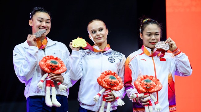 Team USA Gymnast Leanne Wong accepts silver medal at World Gymnastics Championships