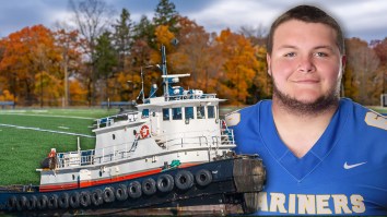 460-Pound Defensive Lineman Goes Viral Playing College Football For Niche School Wearing No. 69