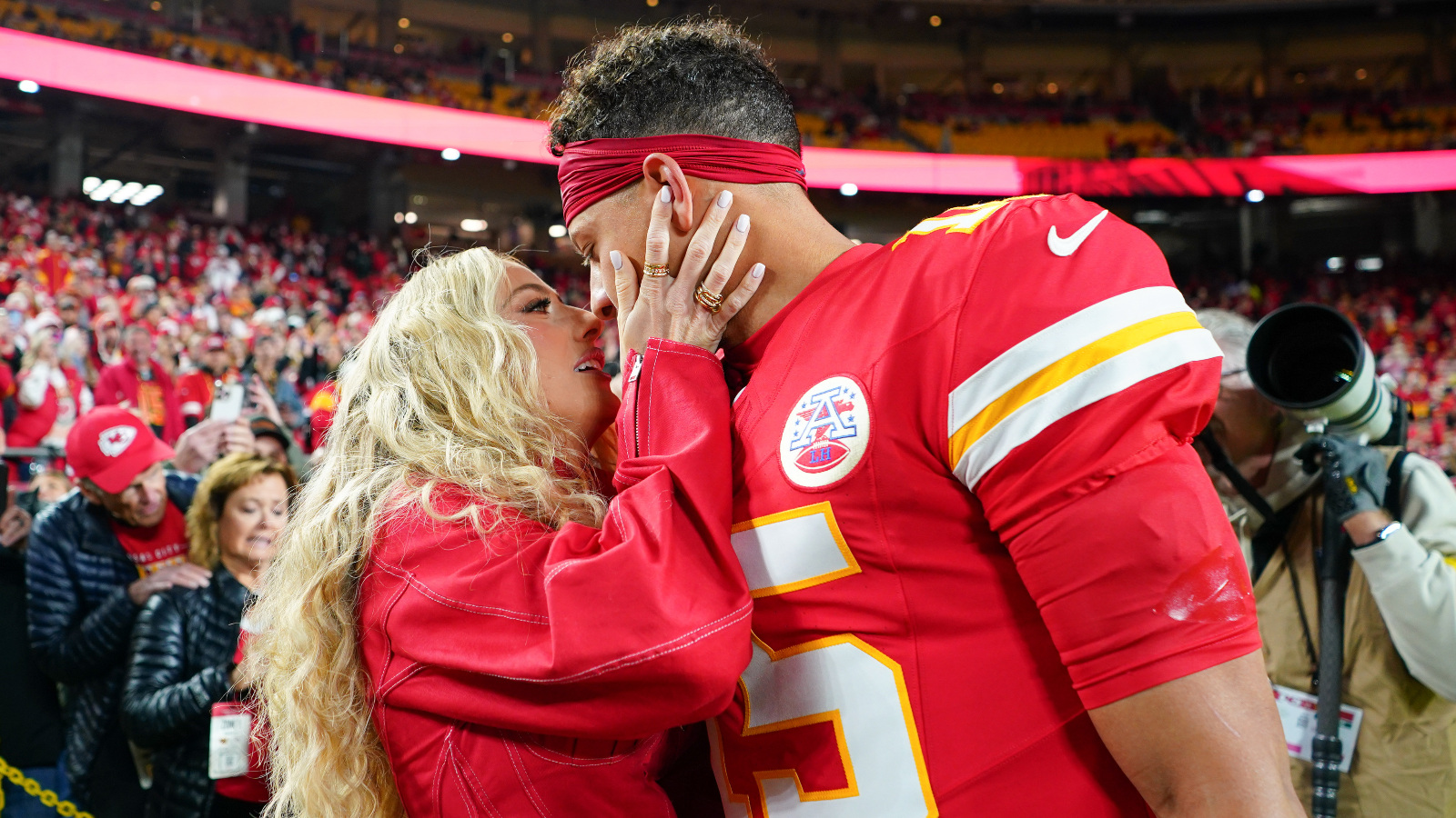 Patrick Mahomes kansas city chiefs quarterback and his wife