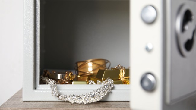 steel-safe-with-gold-bars-and-jewelry