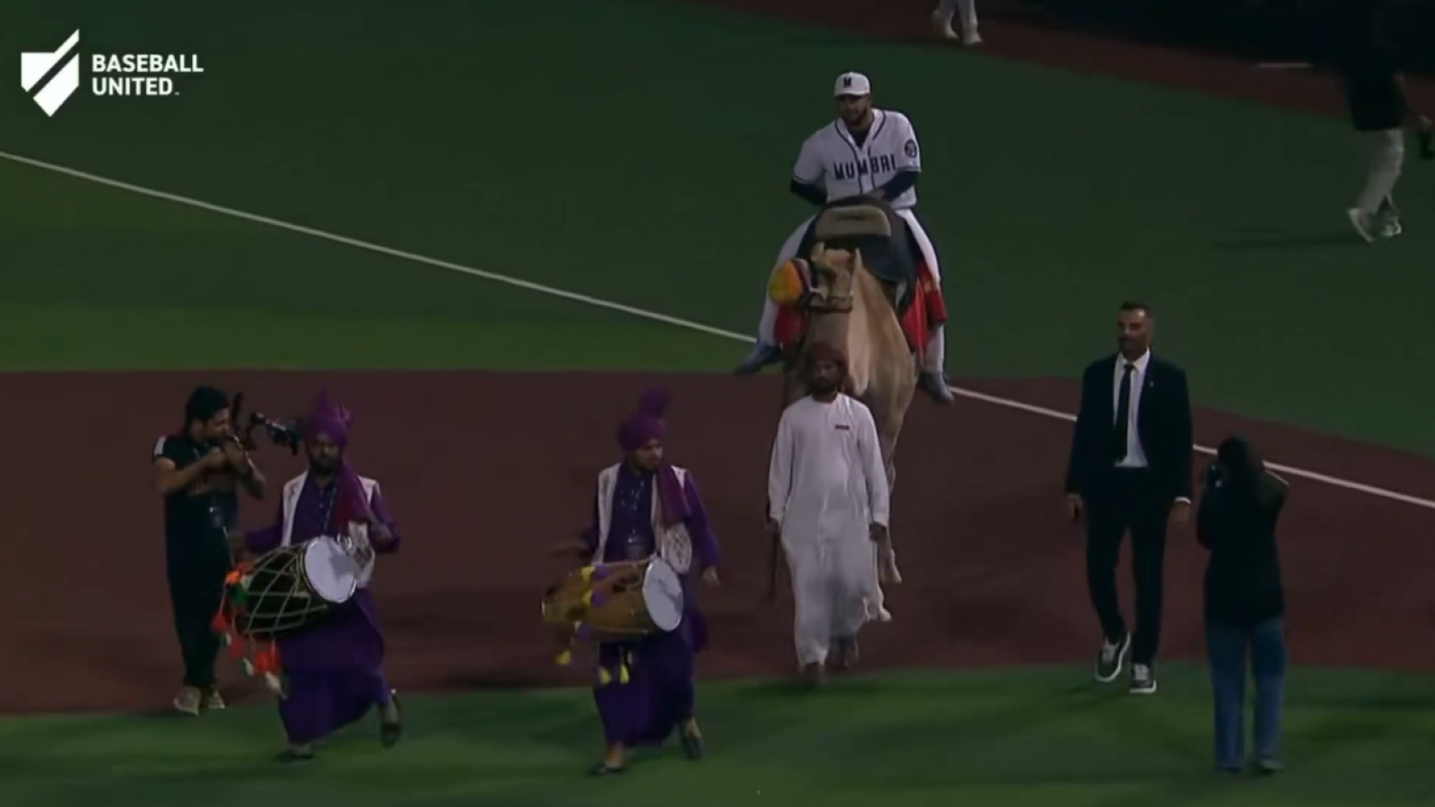 Upstart Baseball League Has Pitchers Riding Camels From Bullpen