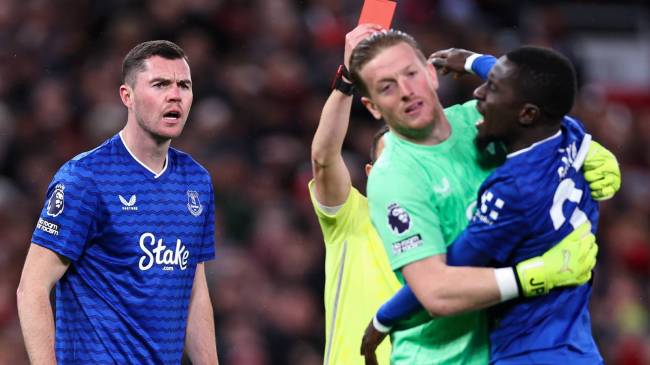 Everton defender Idrissa Gueye receives red card after slapping teammate