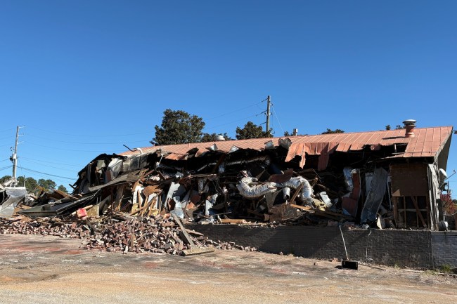 Hooters in Augusta being torn down