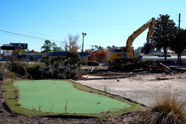 Hooters in Augusta being torn down
