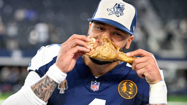 Dak Prescott eats turkey after Cowboys win on Thanksgiving