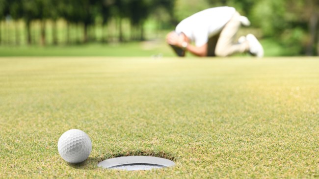 golfer reacts to missed putt