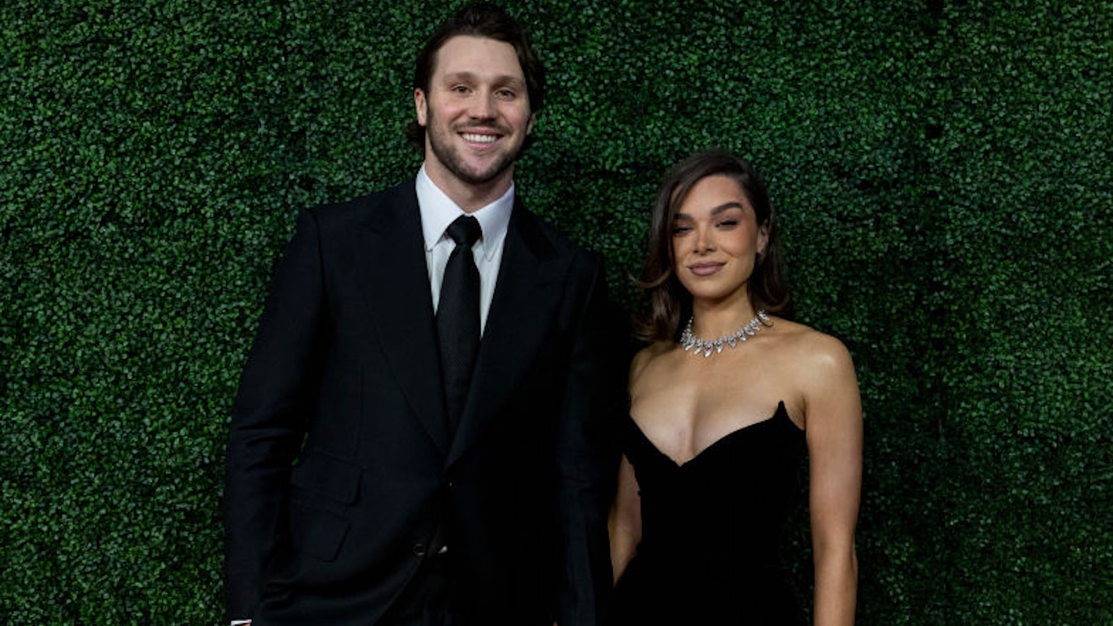 NFL Fans Discover That A Huge Portion Of Hailee Steinfeld’s Fans Hate Josh Allen And Think He’s Ugly