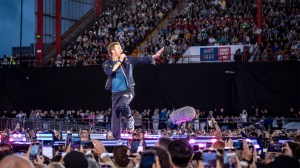 Chris-Martin-of-Coldplay-performs-live-on-stage