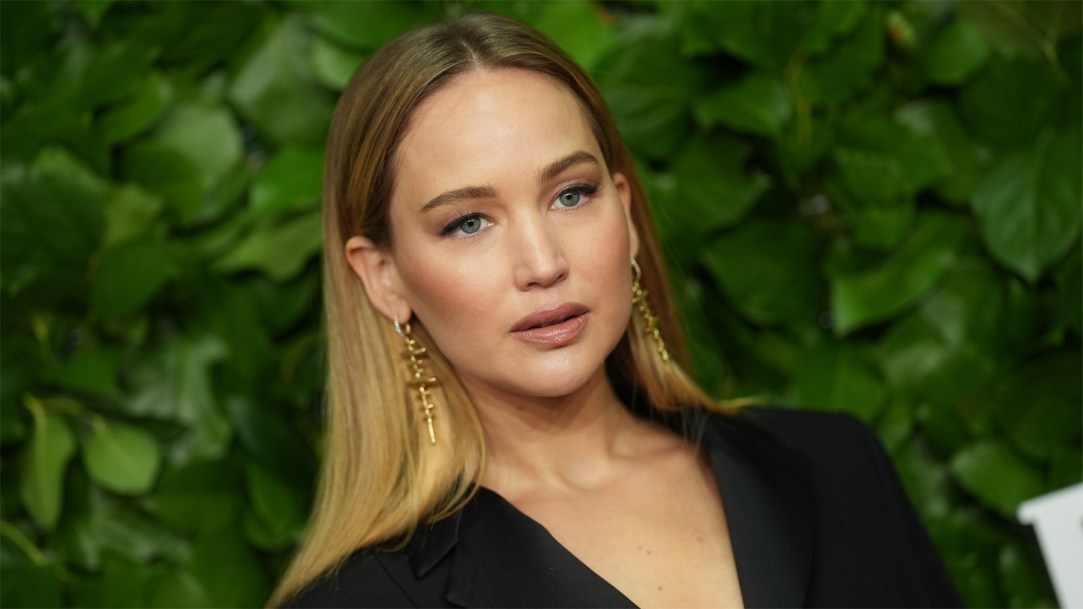 Jennifer-Lawrence-at-the-35th-Annual-Gotham-Film-Awards