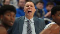 Kentucky Coach Mark Pope Medically Ordered To Stop Screaming After Destroying His Vocal Cords During Rough Stretch