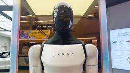 Video Of Allegedly ‘Autonomous’ Tesla Optimus Robot Falling To The Ground After Operator Seemingly Took Off Helmet Goes Viral