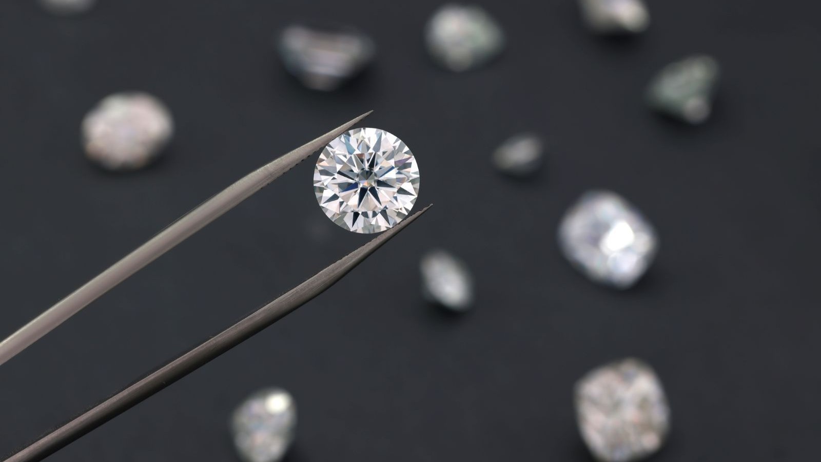 Clever Jewel Thief Uses ICE Deportation To Avoid Trial For Record-Setting Heist