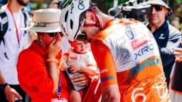 Australian Cyclist Jay Vine Wins World Tour Race Despite Getting Taken Out By Kangaroo