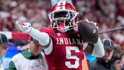 Oregon Football Staffer Showed The Utmost Class In Loss To Indiana With Special Gift For D’Angelo Ponds