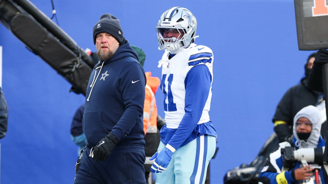 Giants Cowboys Fight Controversy Ejection Ezeiruaku Van Rotten