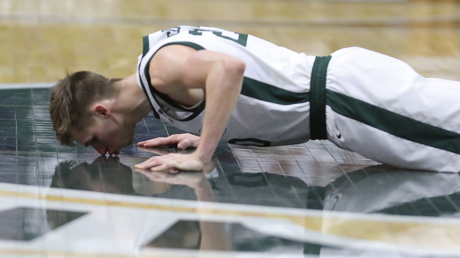 Michigan Basketball Manager Commits Disgusting Act Of Disrespect By Spitting On Michigan State Logo