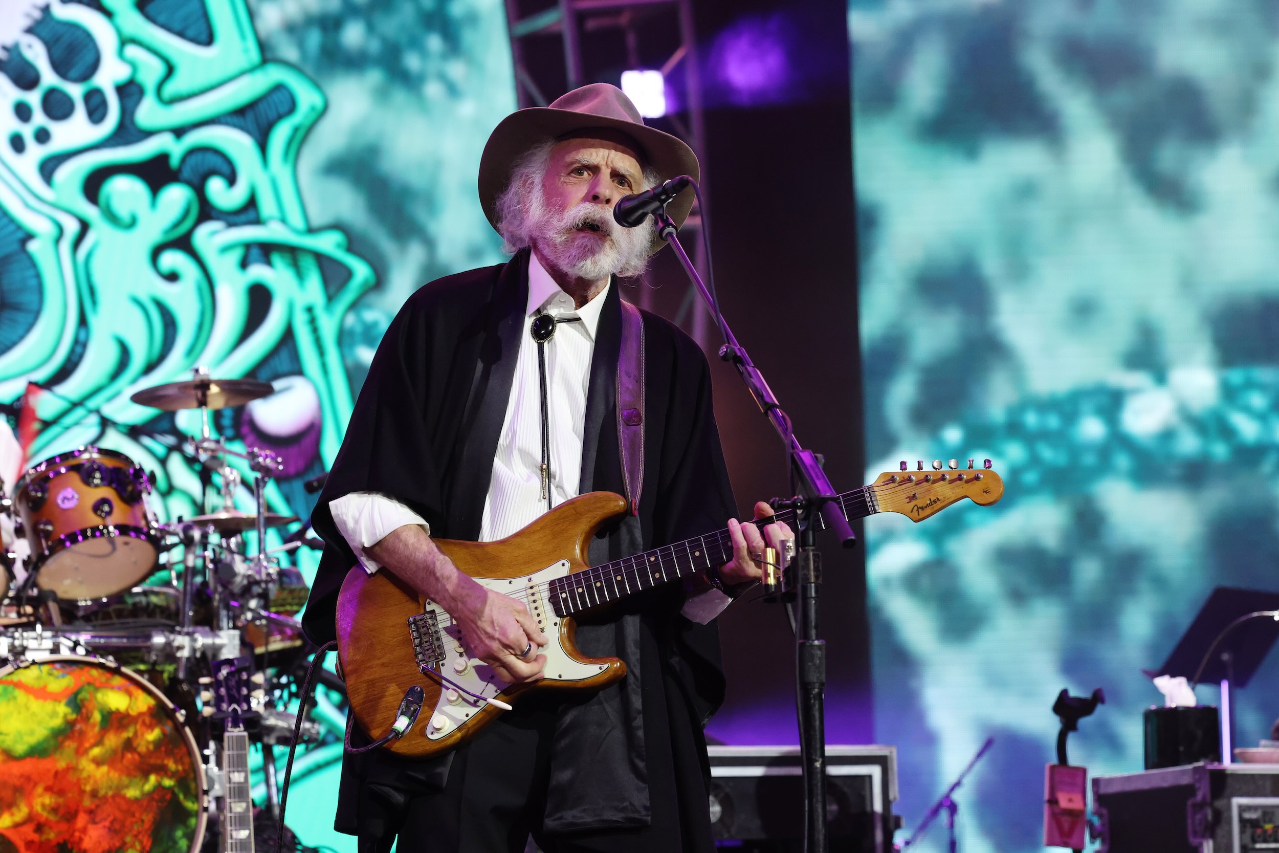 Why was Bob Weir kicked out of the Grateful dead