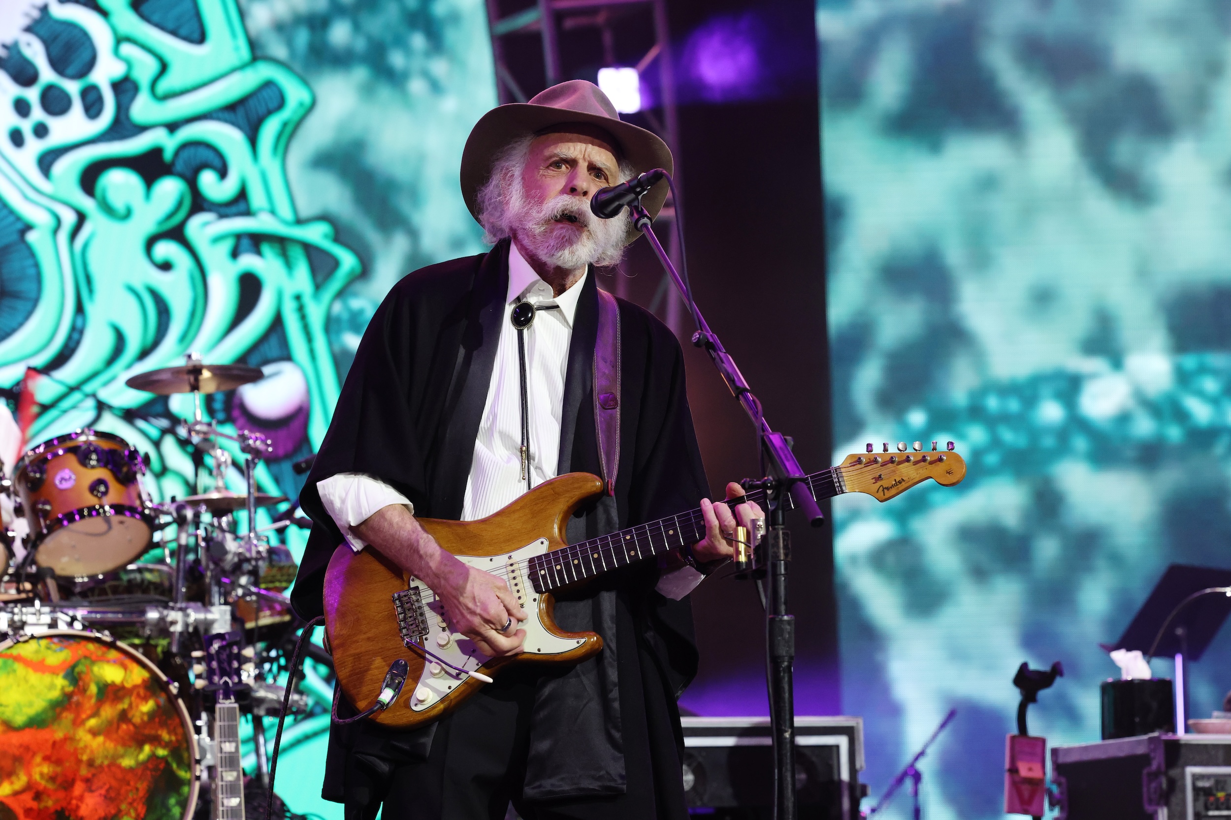 Why Was Bob Weir (Briefly) Kicked Out Of The Grateful Dead?