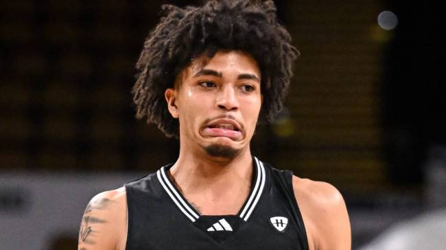 Monmouth basketball player Erik Pratt