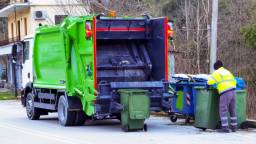 Ohio Police Share Dashcam Footage Of Wild Moment Garbage Man Found Suspect Hiding In A Trash Can During Chase