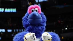 Lakers Center Cost Himself Over $40K After Being Suspended For Pregame Incident With Wizards Mascot