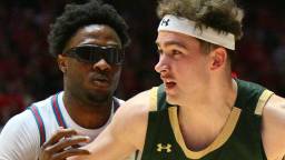 New Mexico Guard Changes The Rec Specs Game By Rocking Sunglasses On The Court During Best Performance Of The Season