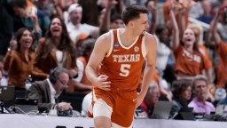 Texas Basketball Transfer Rises Above Frustration To Show Utmost Sportsmanship In Crushing Defeat