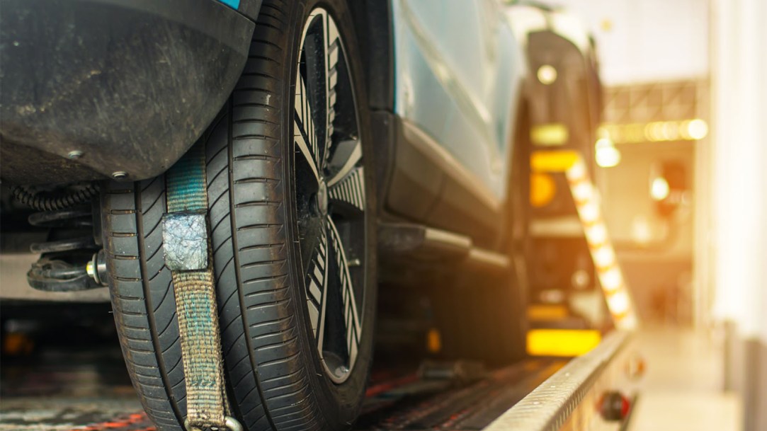 car-on-tow-truck-flatbed