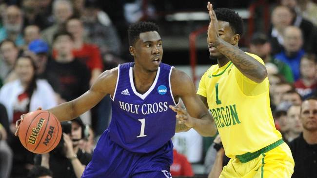 Holy Cross vs Oregon in 2016 NCAA Tournament