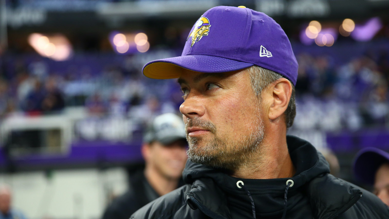 josh duhamel in a vikings hat