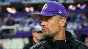 josh duhamel in a vikings hat