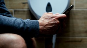 phone-use-on-toilet
