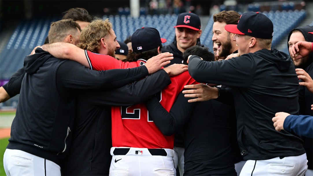Austin-Hedges-teammates-celebrate-marriage-proposal