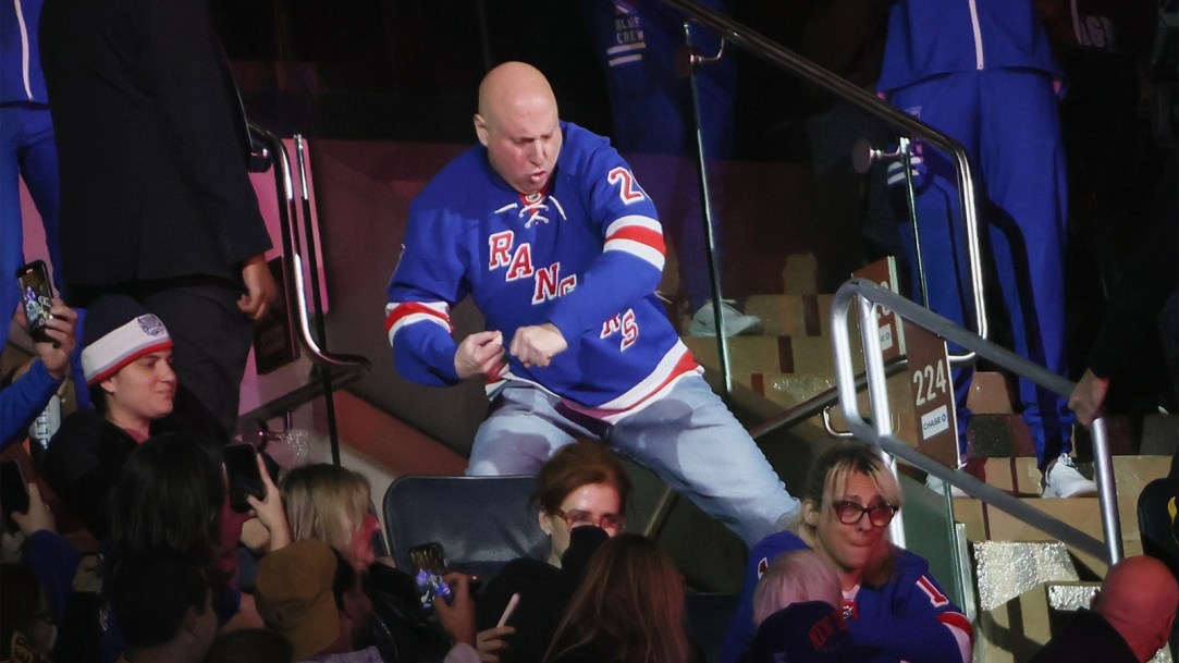Dancing-Larry-entertains-Rangers-fans